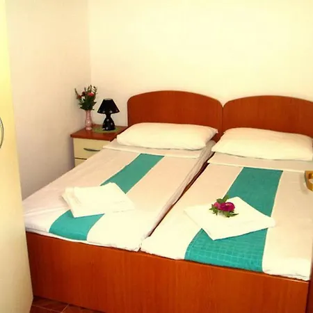 In 6370 Διαμέρισμα Komarna