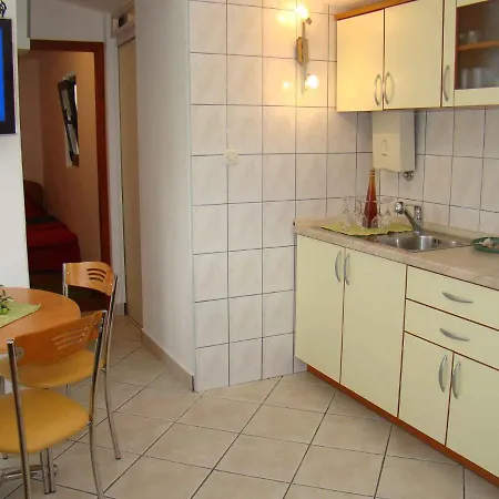 Apartment In 6370